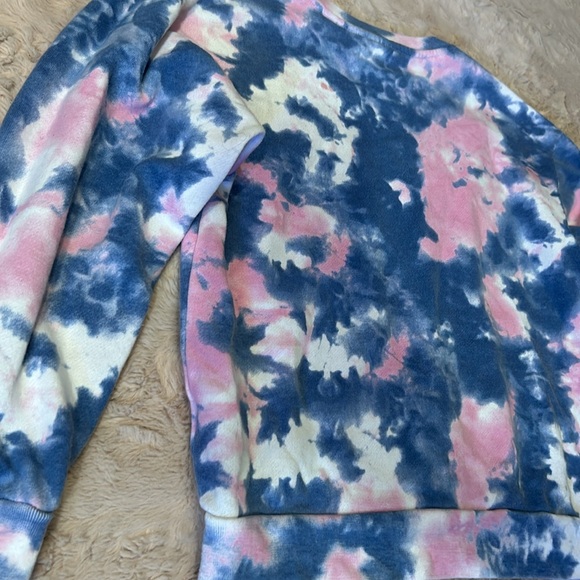 F•R•I•E•N•D•S sweatshirt in girls size L (10/12) - Picture 9 of 10